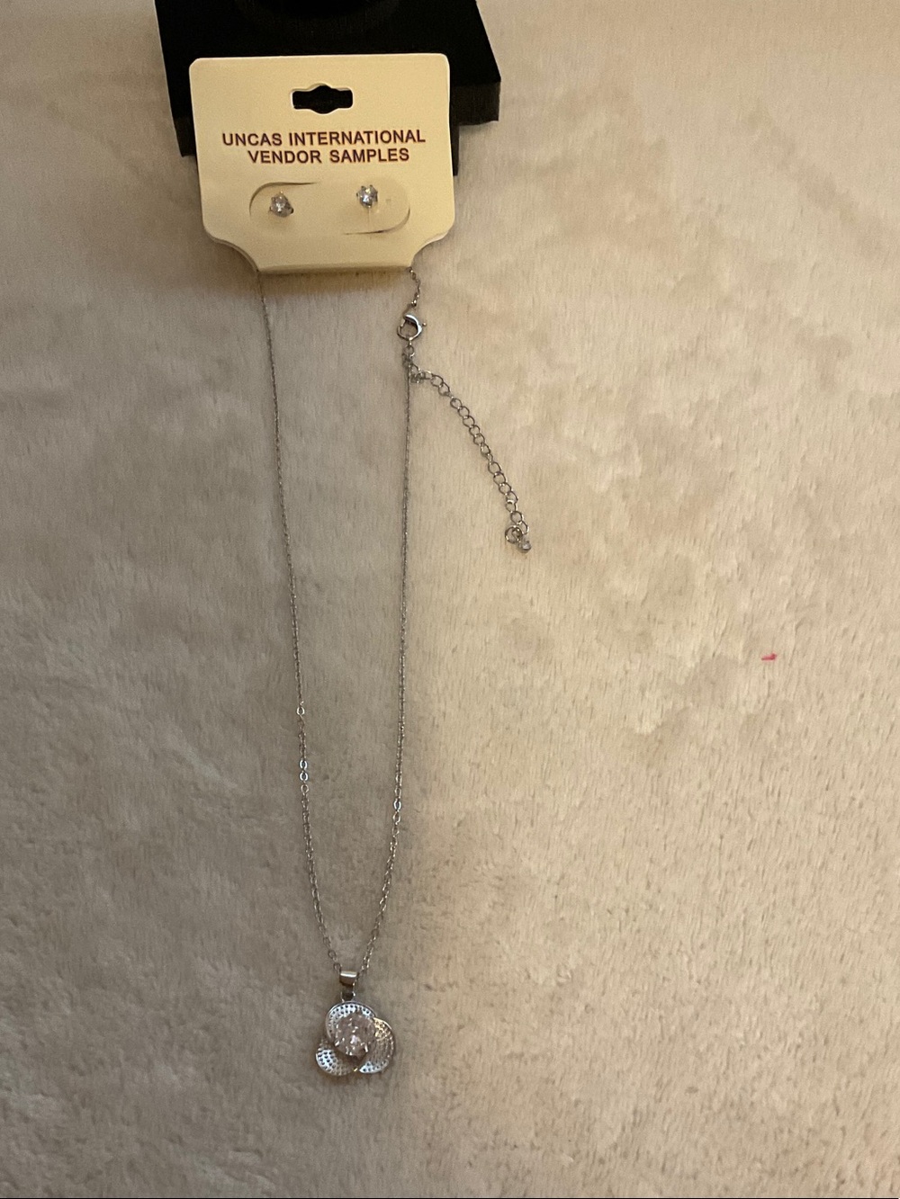 Silver Flower Pendant Necklace in Silver
